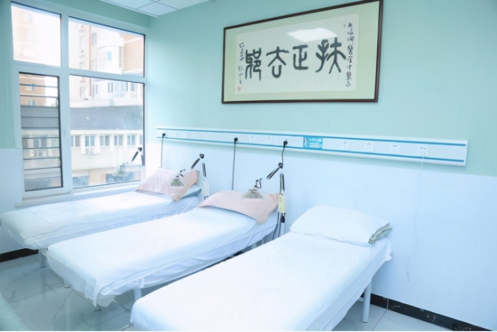 大连尚古中医养护院在学雷锋日开展义务诊疗体验活动