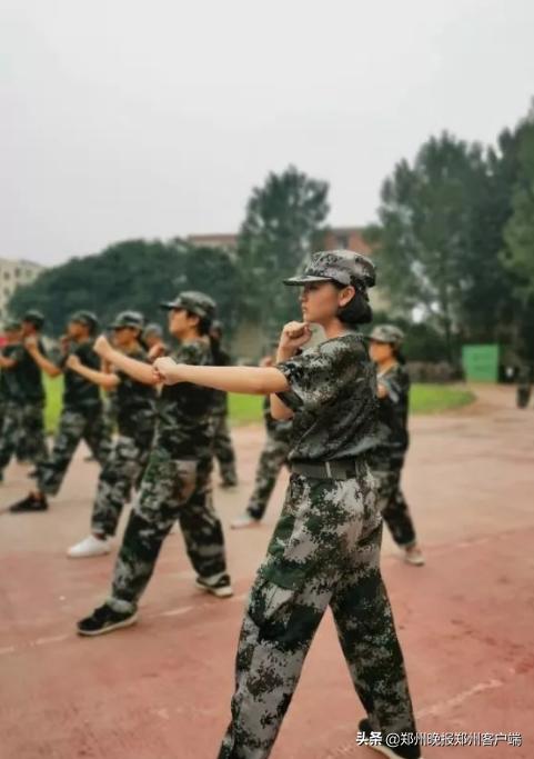 飒爽英姿展军训风采,飒爽英姿军训展风采