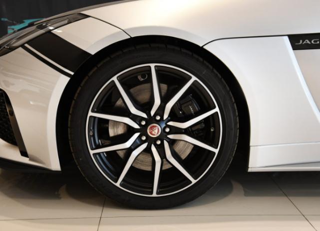 捷豹最强声浪炸街跑车,捷豹八缸跑车声浪