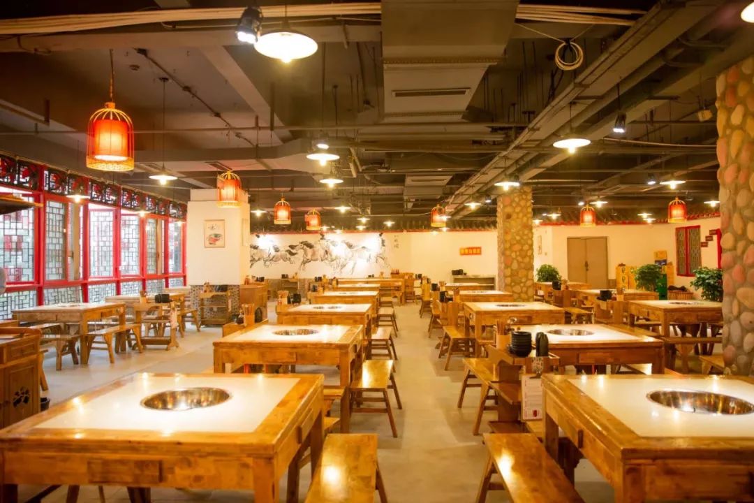 9荤6素！脆毛肚+肥牛…锅底油碟全包！成都昌隆坤火锅4人套餐88元