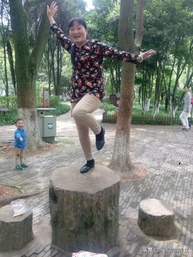 可爱的少妇自拍越来越丰满越来越成熟了