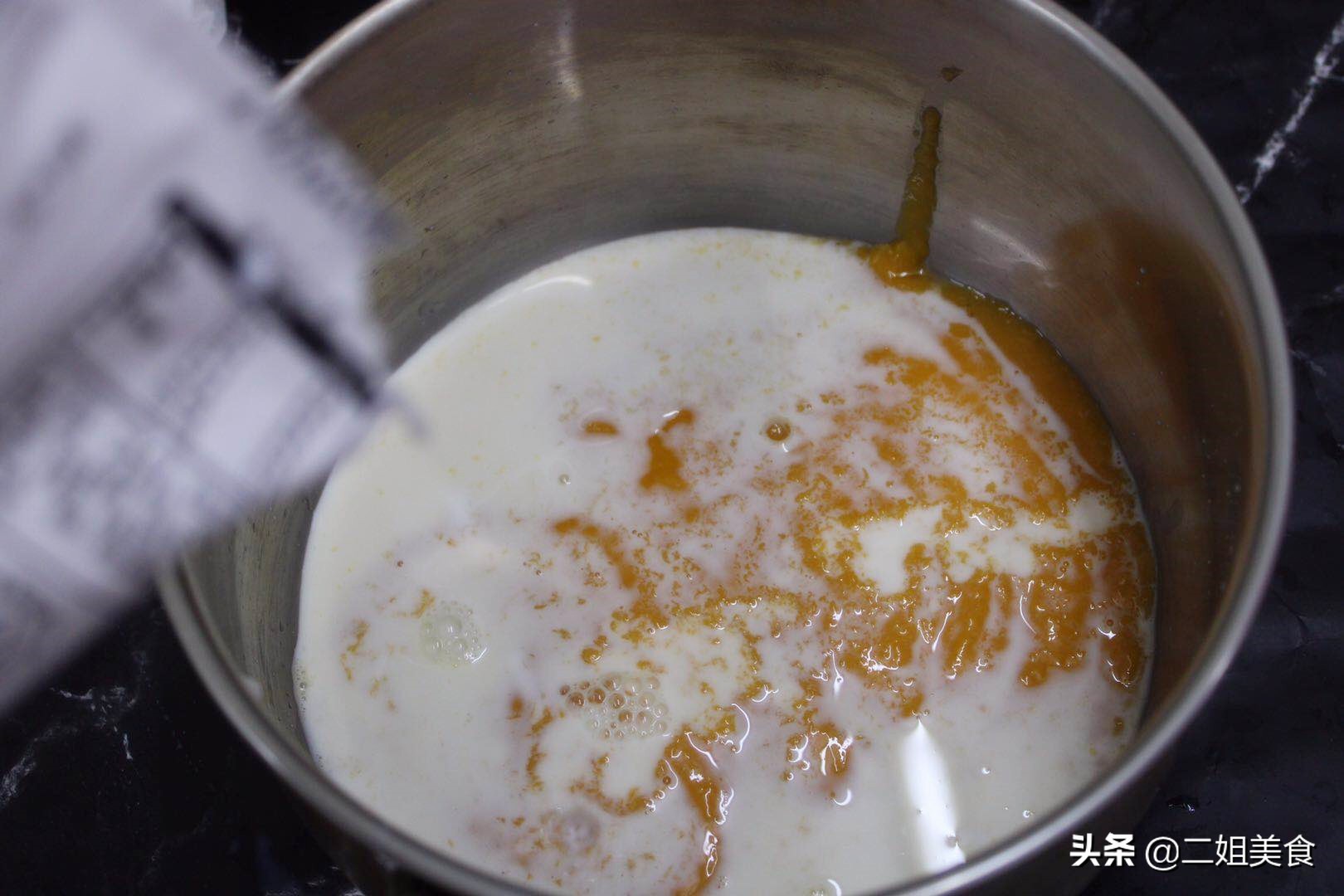 怎么做芒果冰淇淋不会有冰沙,夏天要来了教你做一杯芒果冰激凌