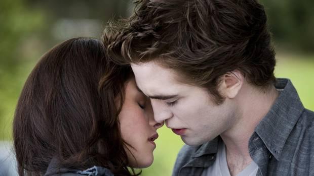 暮光之城八月新作,暮光之城的男主现在怎么样了