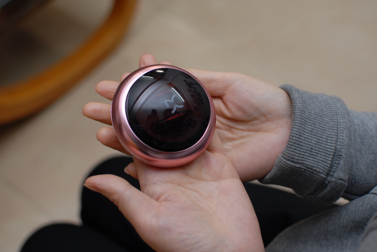 28倍冷光嫩肤，轻松抚走鱼尾纹：小米有品小光仙眼纹抚纹仪