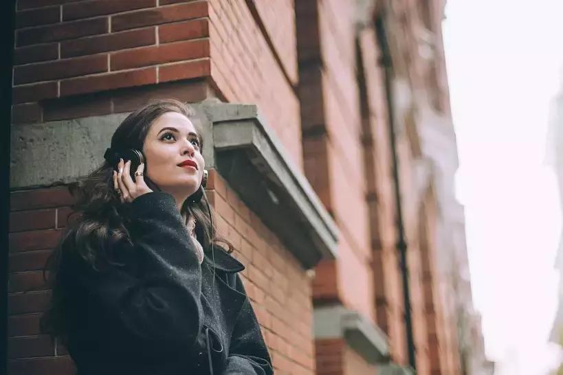 全包裹蓝牙耳机,全包裹监听耳机推荐