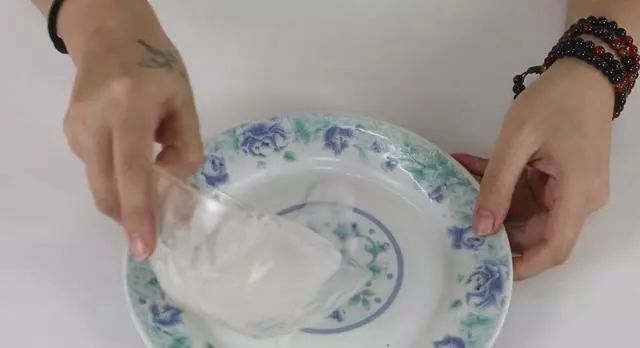 家里有蟑螂教你一招让蟑螂去无踪,家里有蟑螂怎么办用小妙招消除