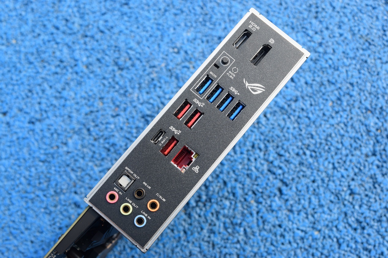 RAID实用、灯光好玩，跨代升级的ROGStrixX570装机点评