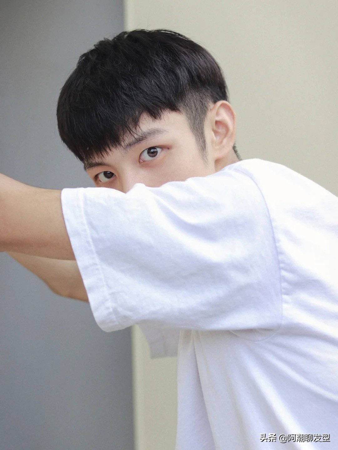 短发夏季怎样才可以全部扎起来,男生2020流行发型夏季短发