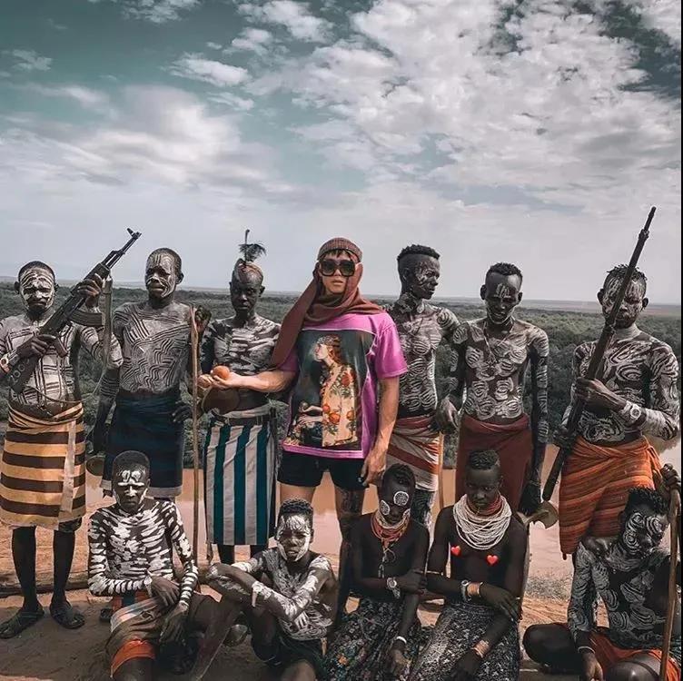 富二代晒骨皮包的残忍真相,富二代晒人骨皮包的残忍真相