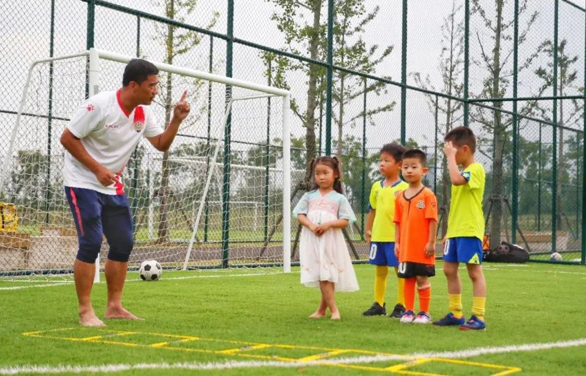 上海申城足球赛,疫情集结队伍