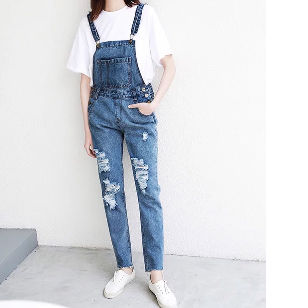 还在穿阔腿裤的你可能不知道，时髦精都悄悄穿起了束脚裤和背带裤