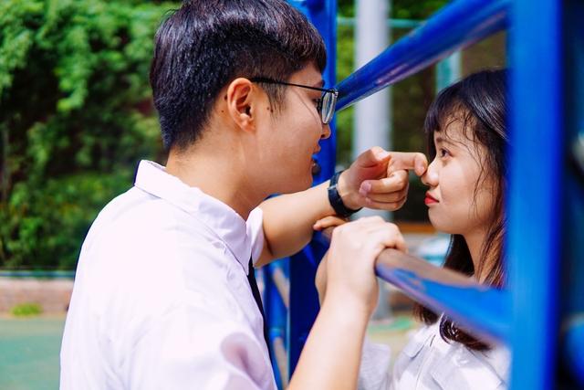 10年前老婆嫌弃我穷,十五年前妻子嫌弃丈夫太穷