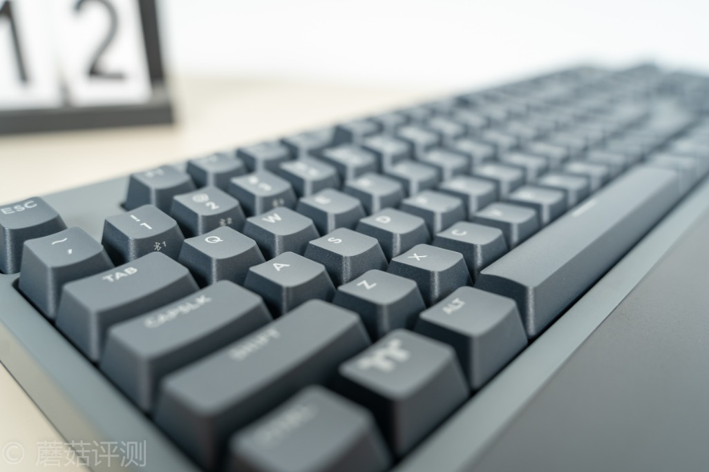 做工细腻手感超好,曜越g821多模电竞机械键盘