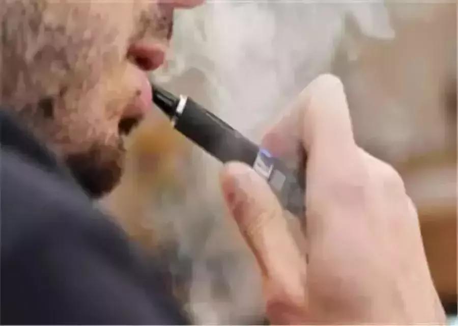 用烟戒烟的危害,抽烟可以用电子烟戒掉么