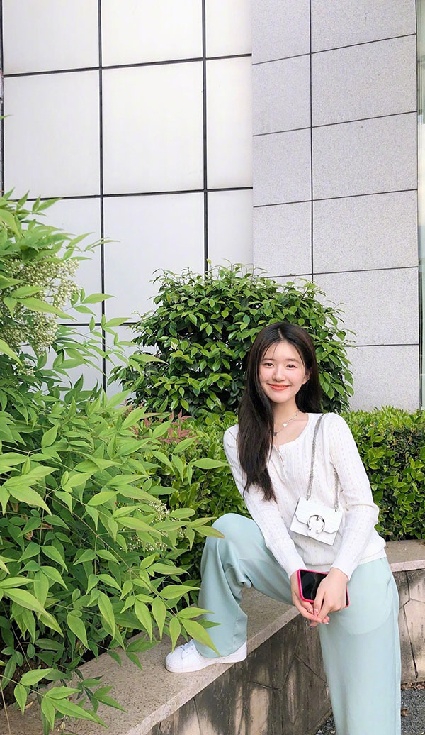 夏季好穿又舒服的防晒罩衫穿搭,今年最洋气的防晒衫夏季