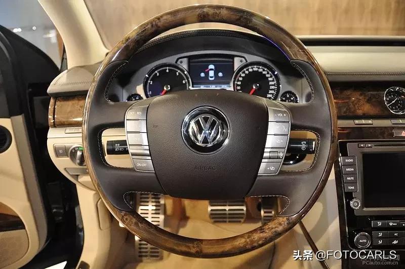 最新款豪华大众辉腾,2015年大众辉腾v84座顶配
