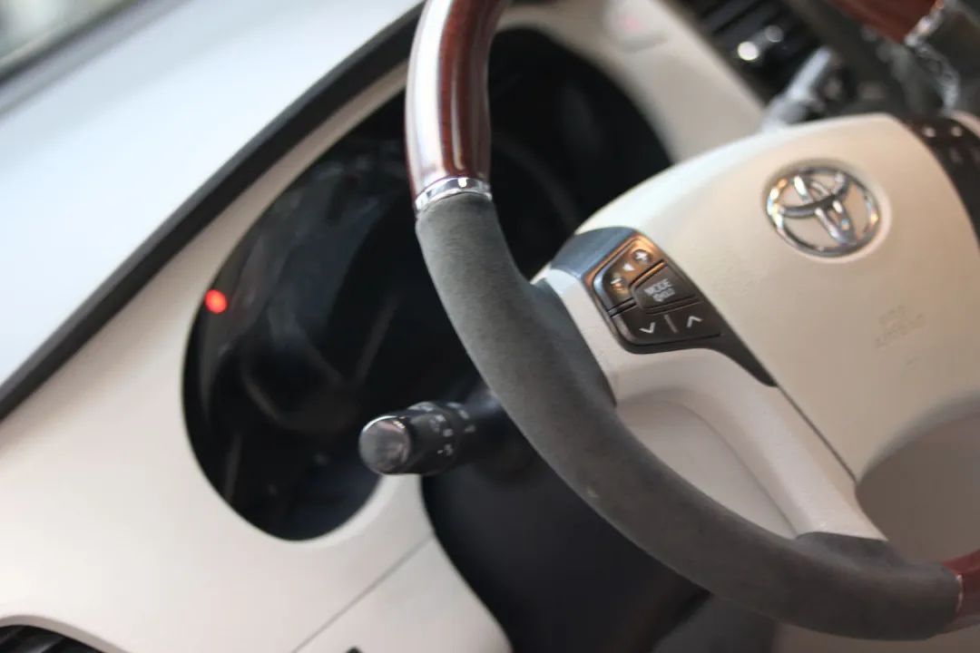 老塞纳翻新修复,二手塞纳全车翻新整备