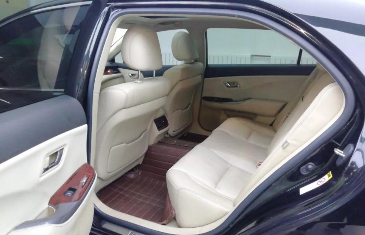 13代半丰田皇冠还值得买么,13代皇冠跟13代半皇冠有什么区别