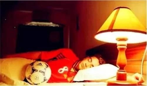 金庸大师带着射雕英雄归隐江湖,金庸带走青春岁月