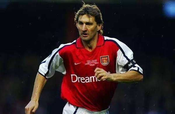 一生效力一个俱乐部的球星,一生一个足球明星