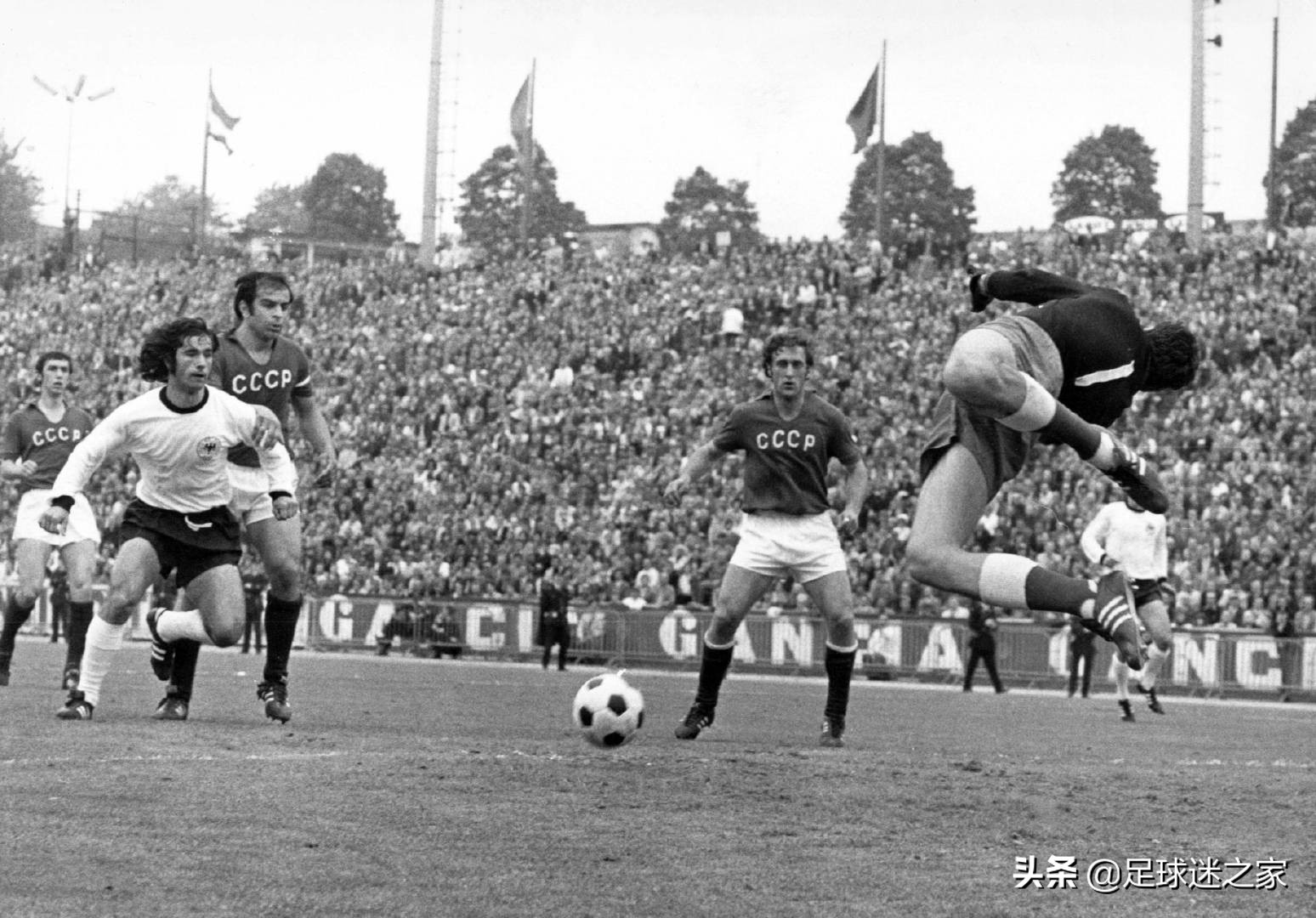 穆勒是梅罗的克星,为什么穆勒比不上梅罗