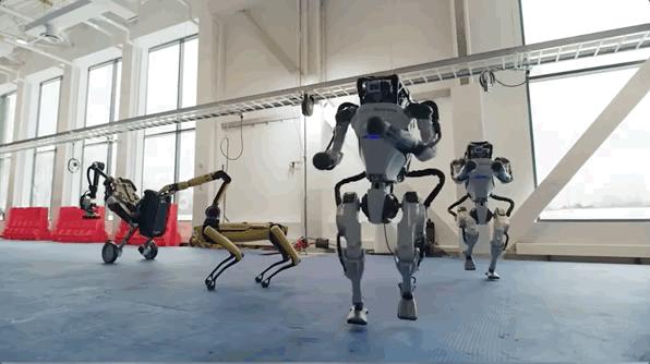 波士顿动力机器狗视频大全,波士顿动力打工机器狗