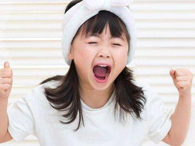 三岁女宝宝脾气急该怎么教育,三岁宝宝爱耍小脾气怎么引导
