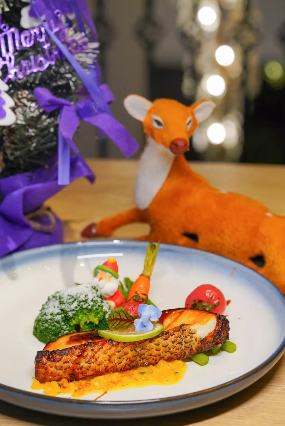 吃在济南|叮~您有一份圣诞套餐驾着麋鹿即将送达