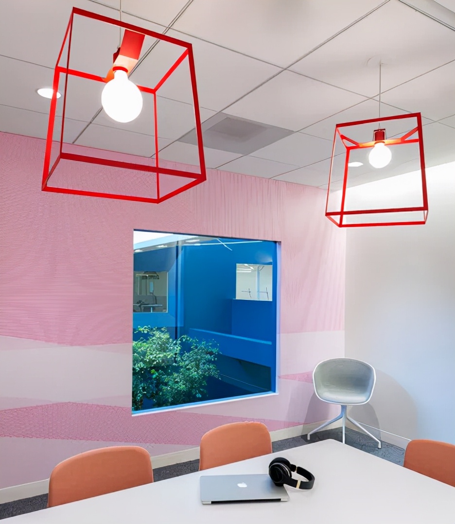 别人的办公室总是不会让我失望！这里工作太爽了