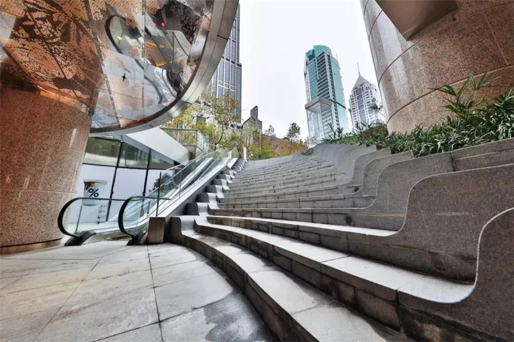 新的商圈开业老商圈该怎么生存,半旧的商业街怎么转型