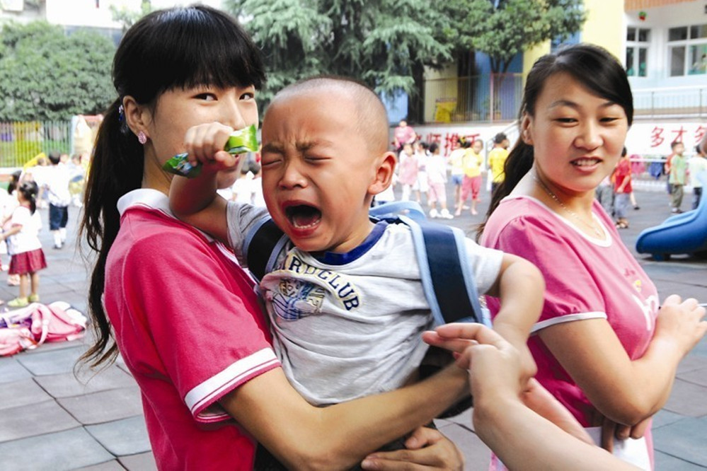 4岁宝宝不肯去幼儿园,宝妈费尽心机都无用,对症下药才是重要