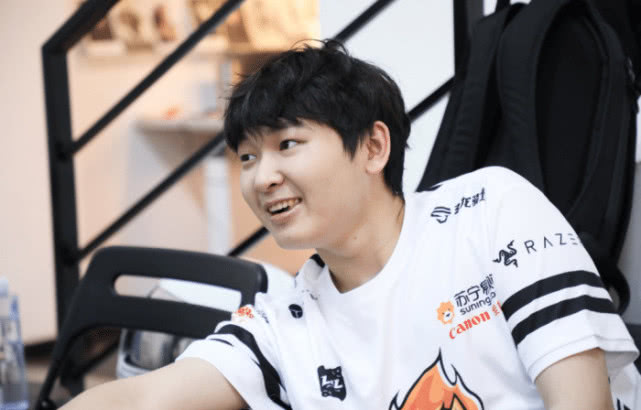 LOL夏季赛SN战胜LGD，引发网友热议，看来叉烧就是妈宝的说明书