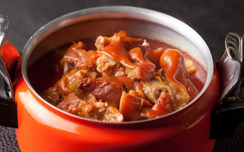 猪脚为什么炖出来会有点臭,猪脚炖出来有苦味为什么