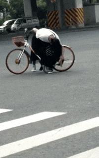 搞笑gif你们这些城里人太会玩了,搞笑gif逗比的世界你永远理解不了