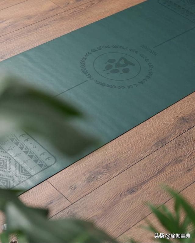 你的瑜伽垫选对了吗据说每个人的角落里都有一张瑜伽垫