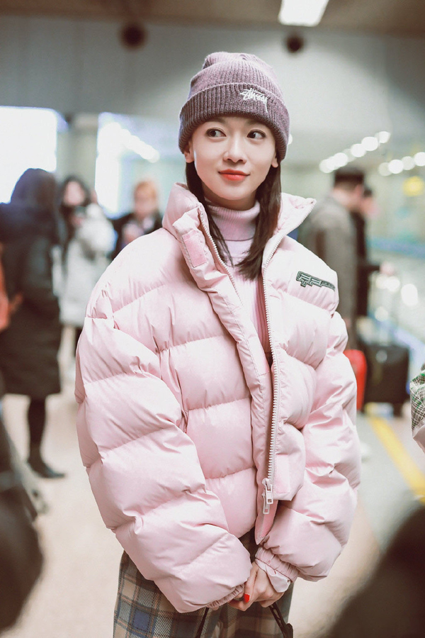 吴谨言冬穿搭,吴谨言真空露腹装超吸睛