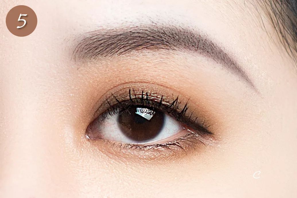 眼影不会画只涂液体眼影,新手画眼影教你正确的眼影画法