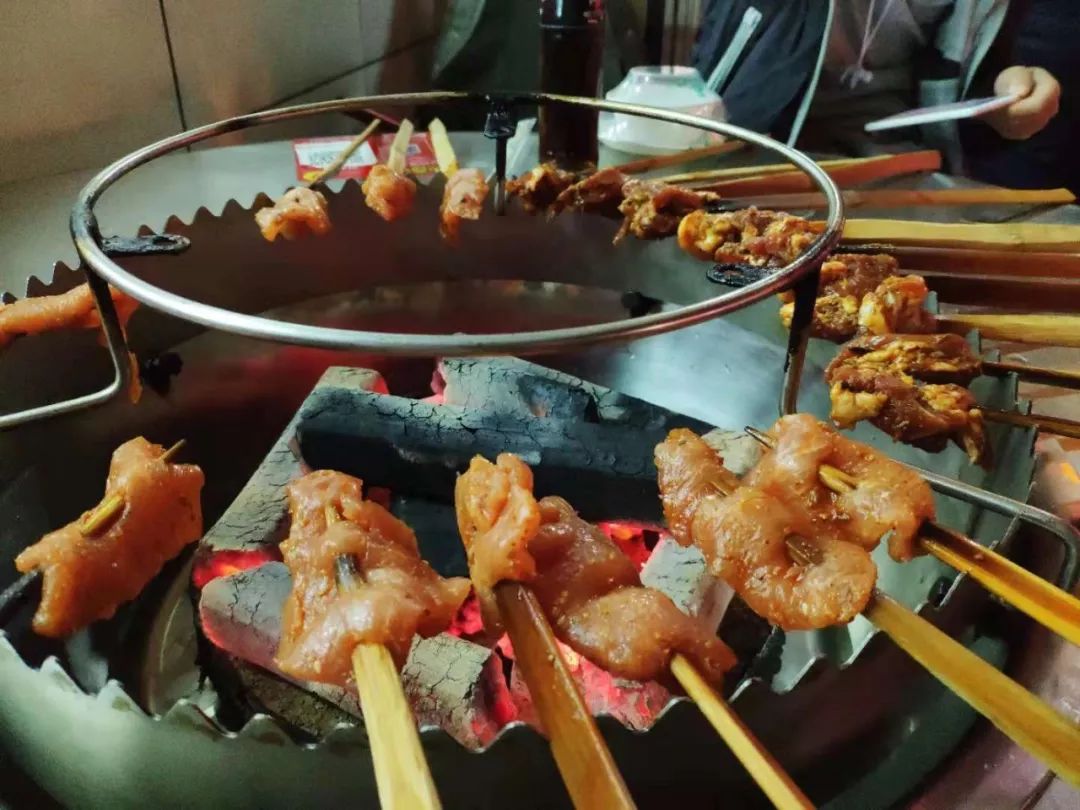 吃完整条恩施街，发现住在青山的才是人生赢家