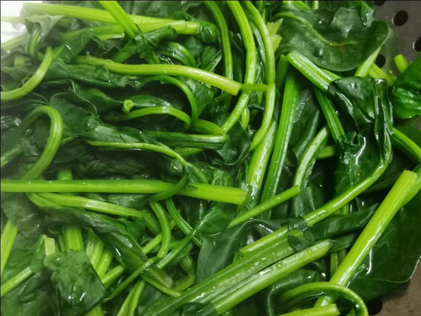 青岛大虾跟菠菜美食总决赛获奖菜品,老人孩子见了抢着吃