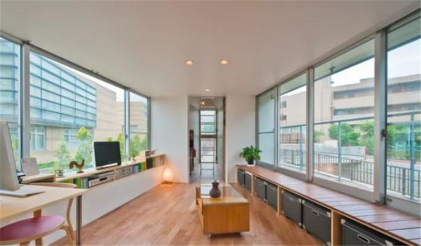 小伙建了一个14层的地下室,两小伙在野外建豪华别墅