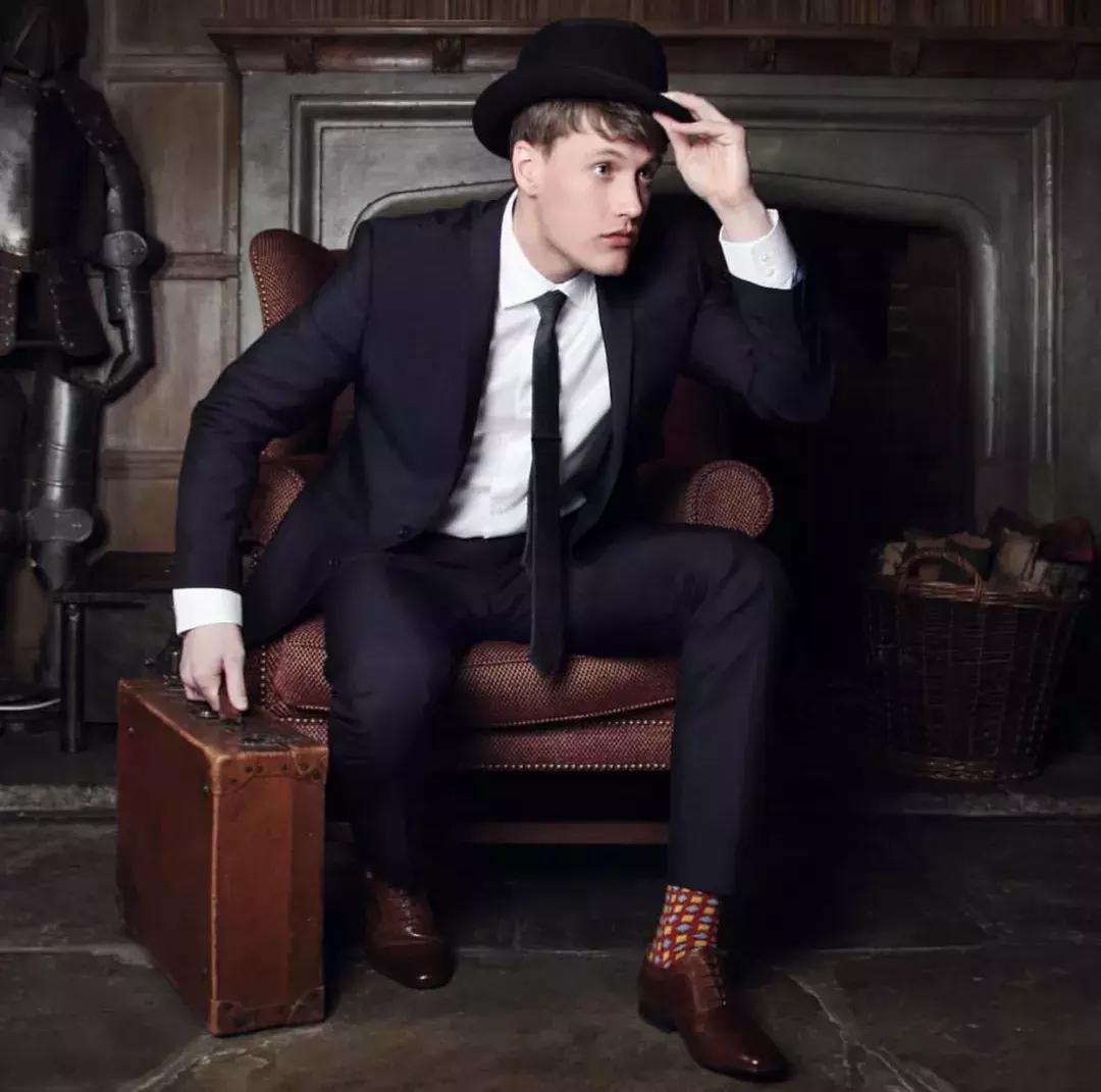 为什么有男性喜欢穿袜子的女生,为什么女生都喜欢男生穿袜子