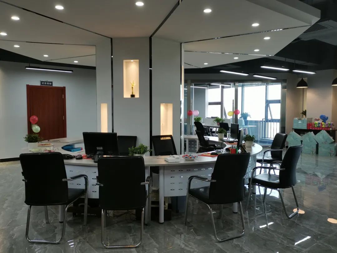 爱因森智立方校区盛大开业，在云端课堂学习，欣赏西山睡美人