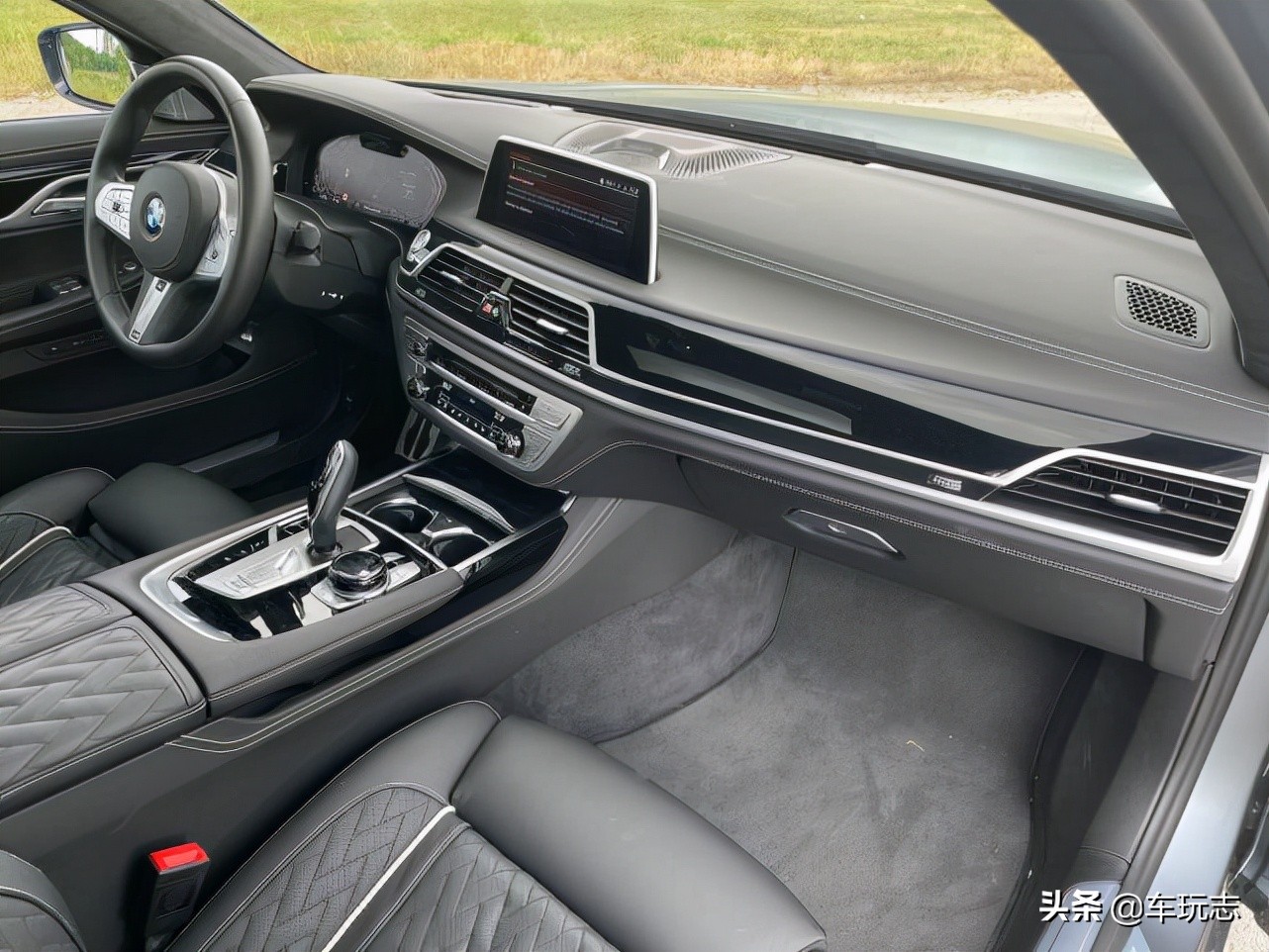 试驾宝马7系740li行政豪华版,宝马7系7402022款