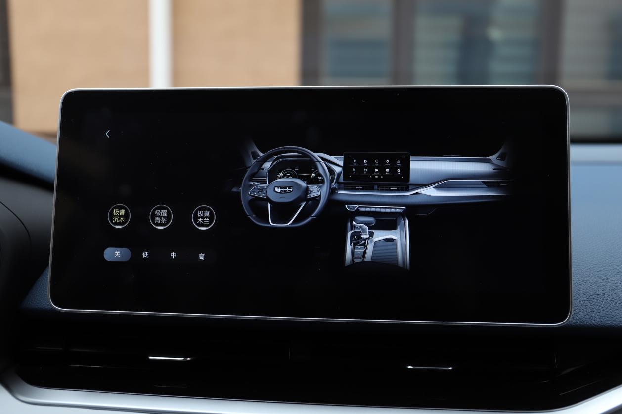 年轻先从动力开始试驾吉利星瑞,颜值才华全都要深度试驾吉利星锐