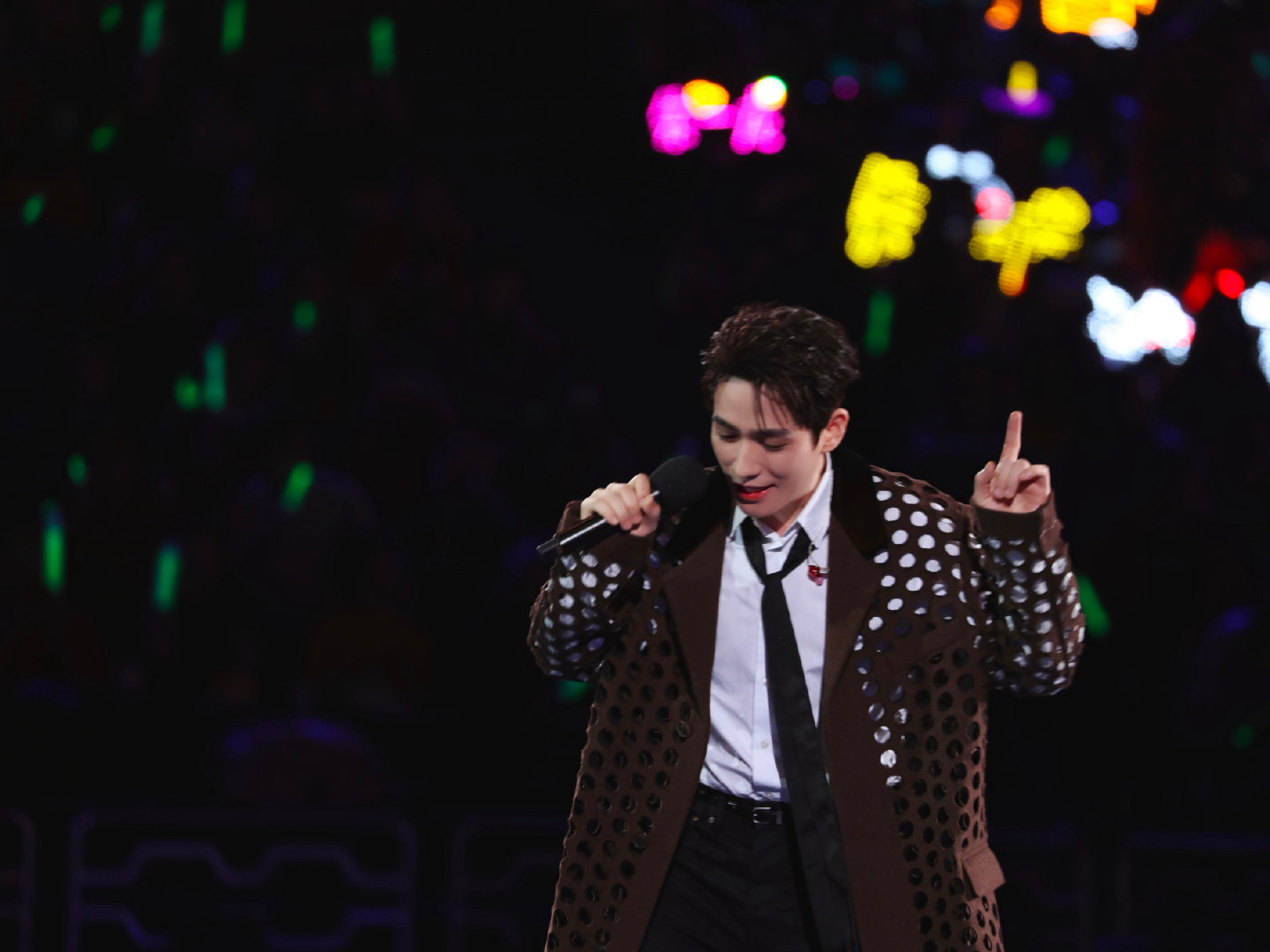 做梦梦到朱一龙,梦到与朱一龙相爱