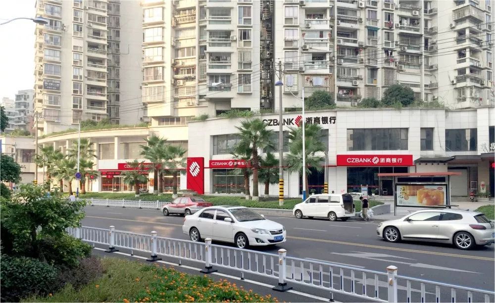 进银行当柜员难度大吗,做银行柜员有没有什么有趣的经历