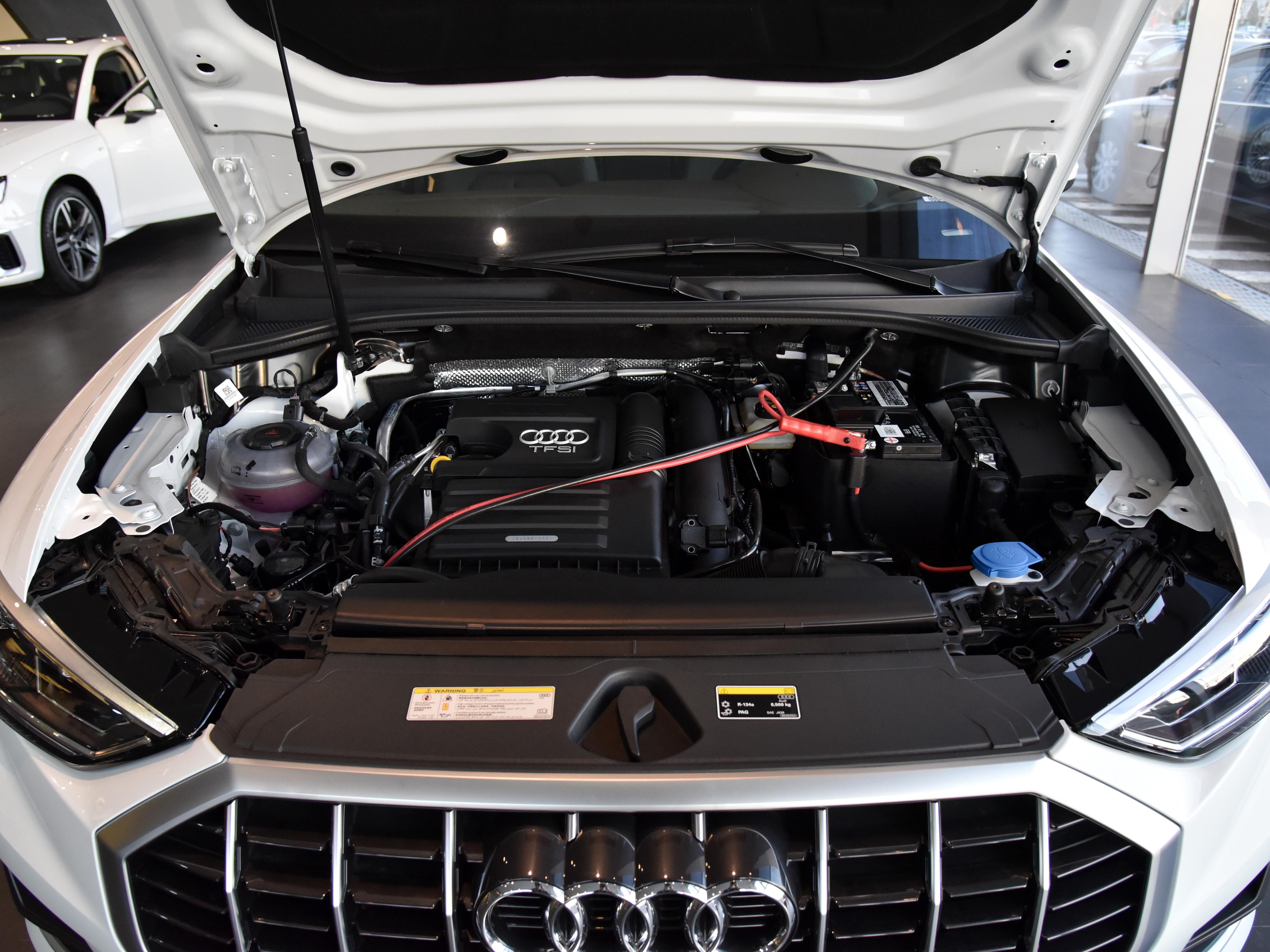 奥迪q3suv最新款,空间大油耗低性价比高的suv下线车