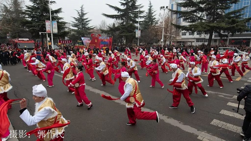 城关镇社火表演安塞腰鼓,社火打腰鼓