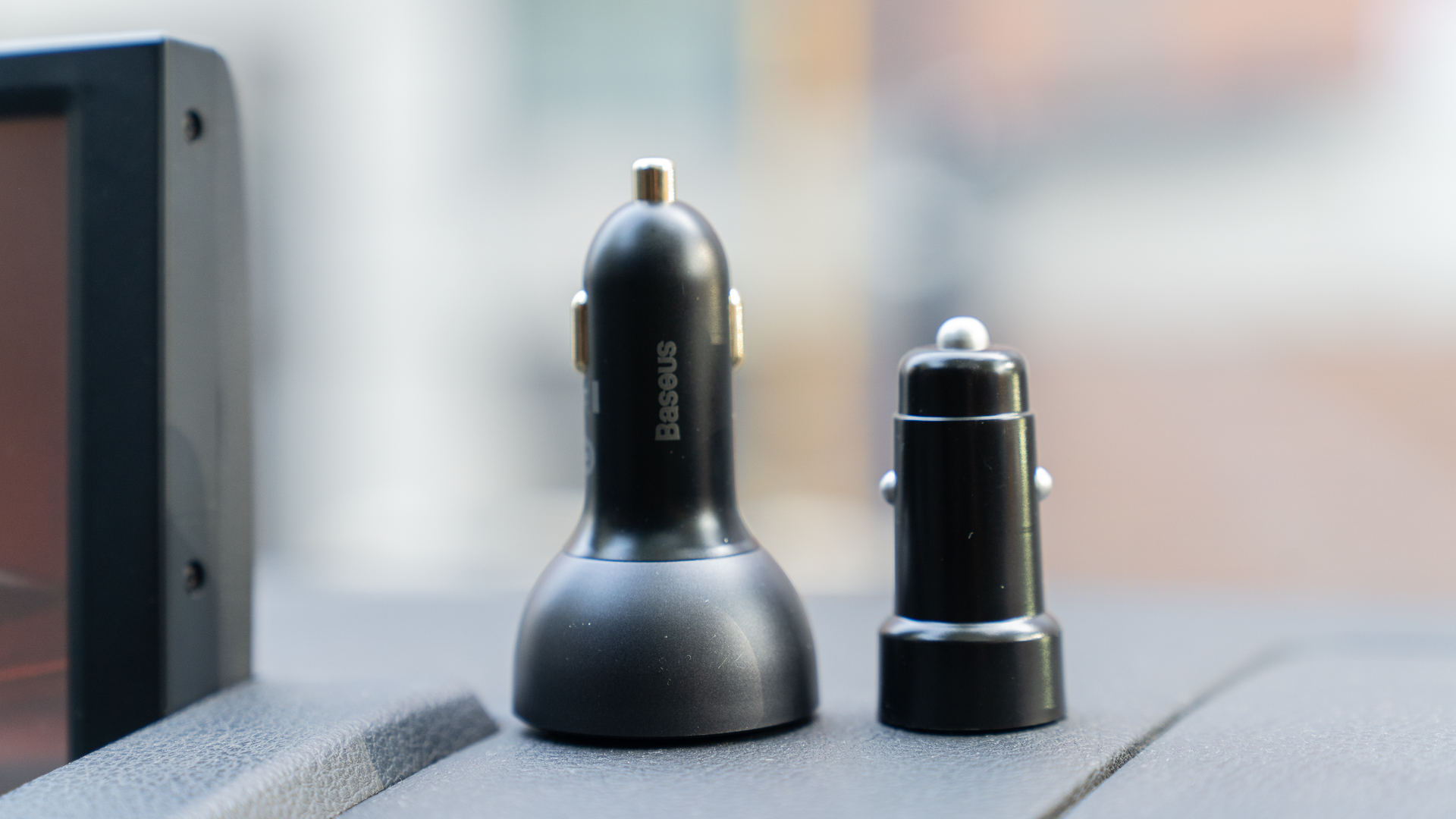 汽车人,出发!车生活补给利器,倍思160WQC5认证车载充电器分享