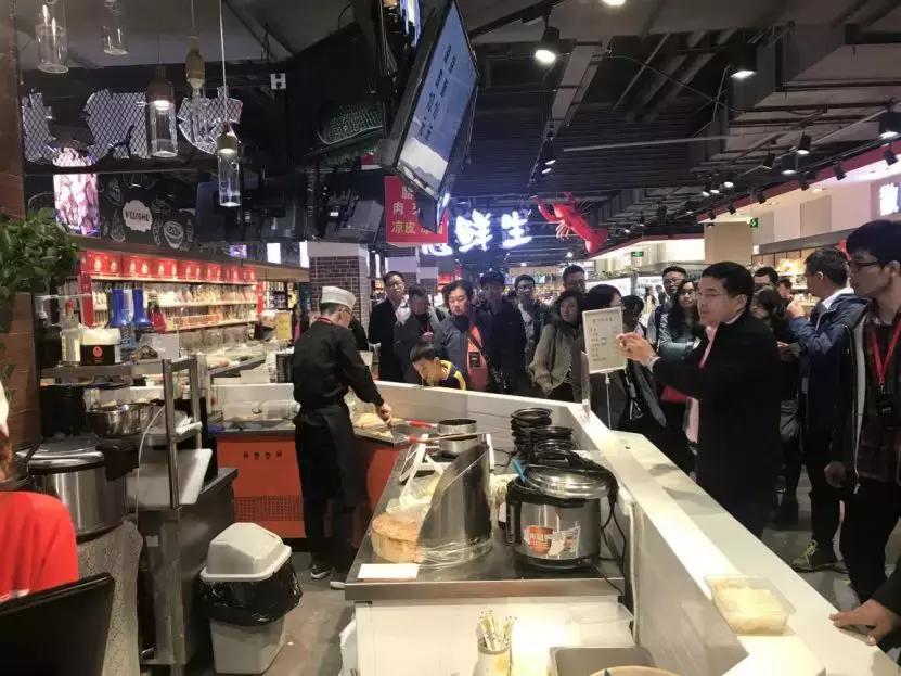 中国零售CIO俱乐部走进好邻居、华冠考察交流暨华为用户大会召开